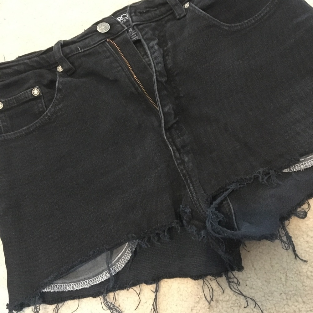 Distressed high wasted shorts